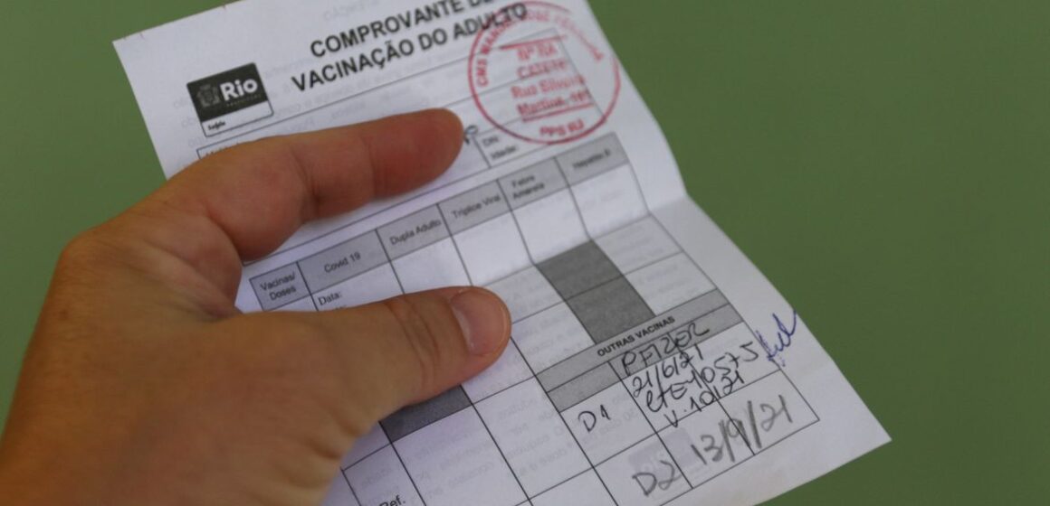 comprovante_de_vacinacao_contra_a_covid-19_no_municipio_do_rio_de_janeiro_com_a_vacina_da_pfizer.050720211235 Rio: adolescentes de 15 anos serão vacinados a partir do dia 8