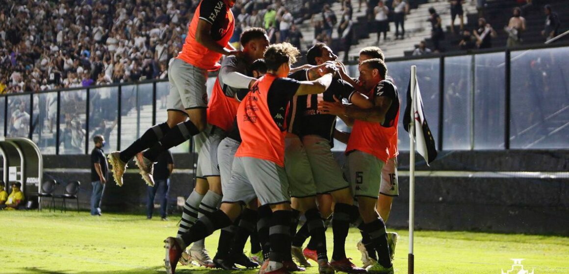 Vasco vence Goiás no reencontro com sua torcida