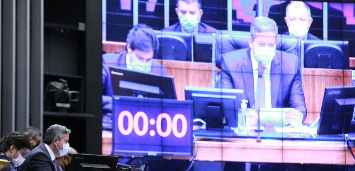 Câmara recoloca quarentena no novo Código Eleitoral