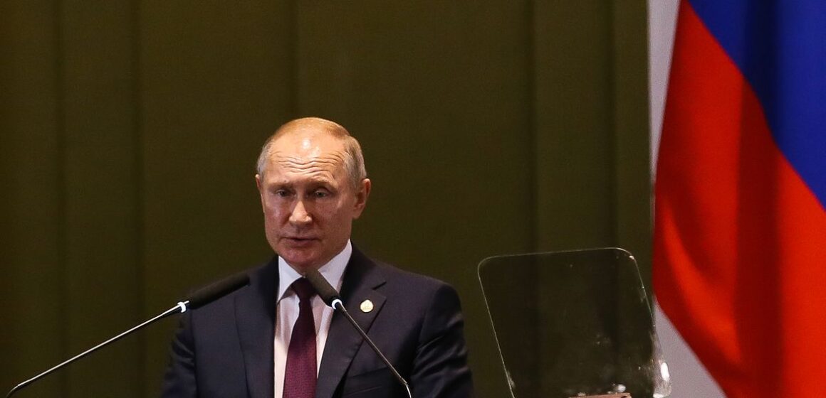 Putin se isola após constatar casos de covid-19 próximos a ele