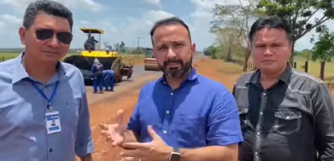 Deputado Olival Marques visita a obra de pavimentação da PA 427