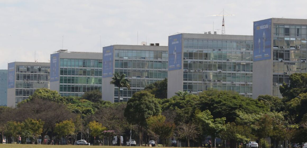 Decreto regulamenta aquisição de itens de luxo pela administração