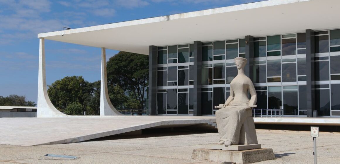 Palácio do Supremo Tribunal Federal na Praça dos Três poderes em Brasília STF: Moraes vota contra decretos sobre armas; Nunes Marques pede vista