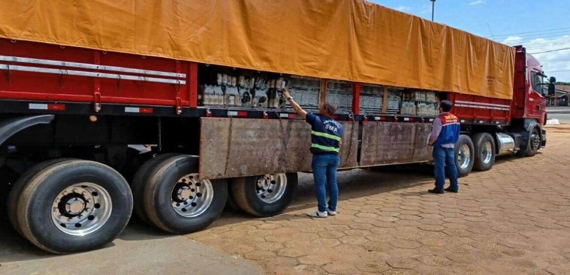 up_ag_31222_b032448f-c5d0-eb58-9780-64900973673c Carreta é apreendida em Dom Eliseu com 1.200 garrafas de cachaça em meio a granito