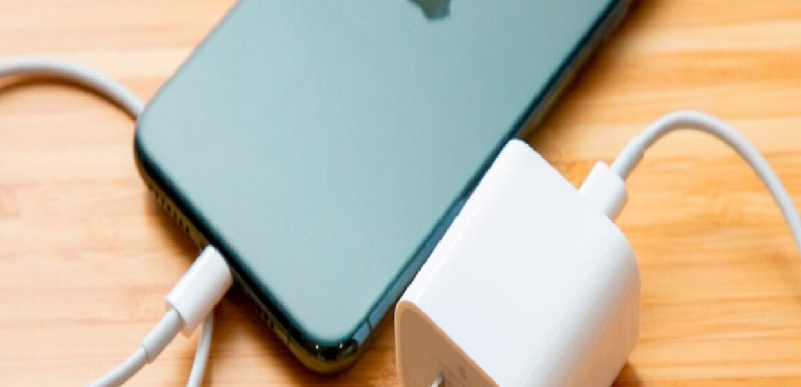 Para acordo sobre carregadores, governo notifica Apple e Samsung e dá 15 dias