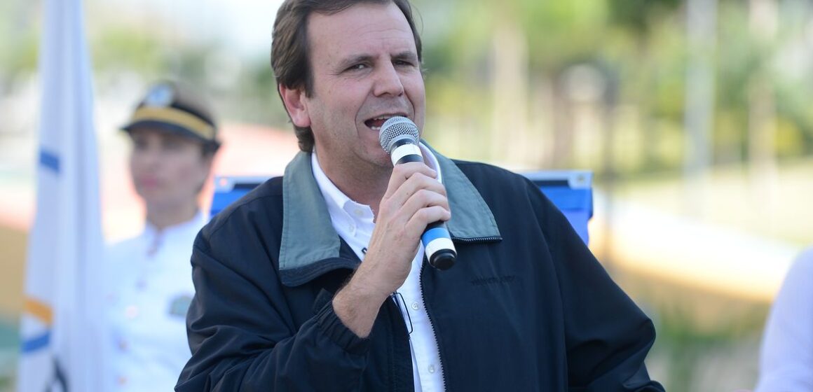 Eduardo Paes quer carnaval sem distanciamento ou restrição de público