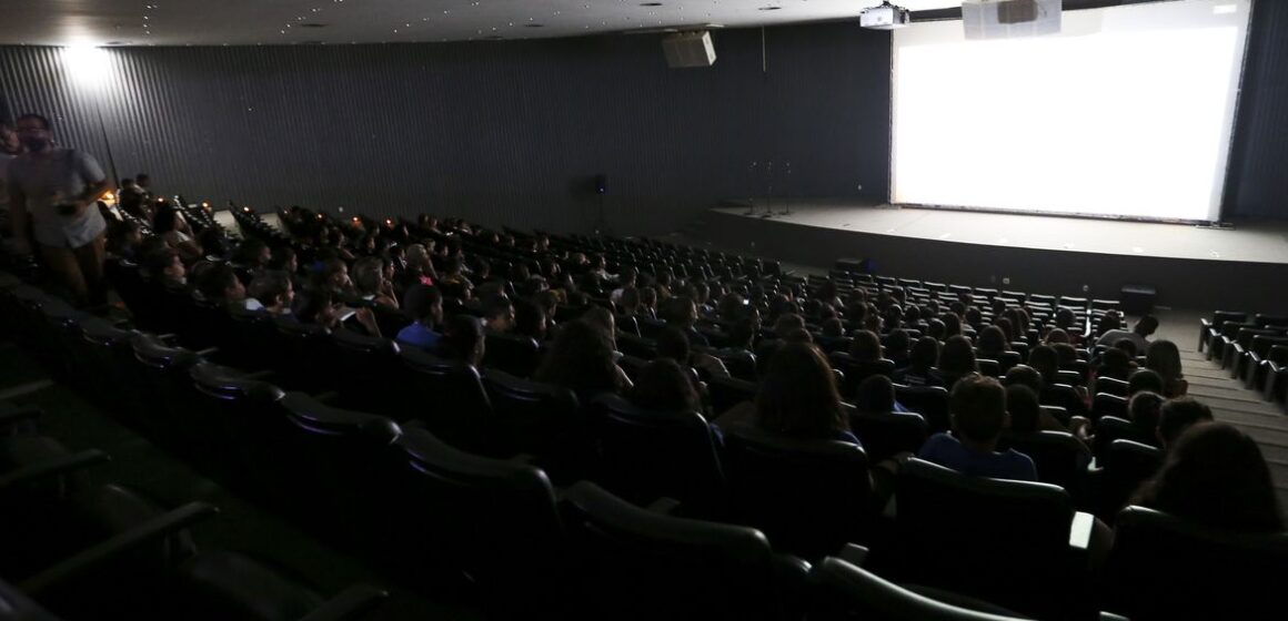 Governo de SP veta projeto que acaba com meia-entrada em eventos culturais e esportivos