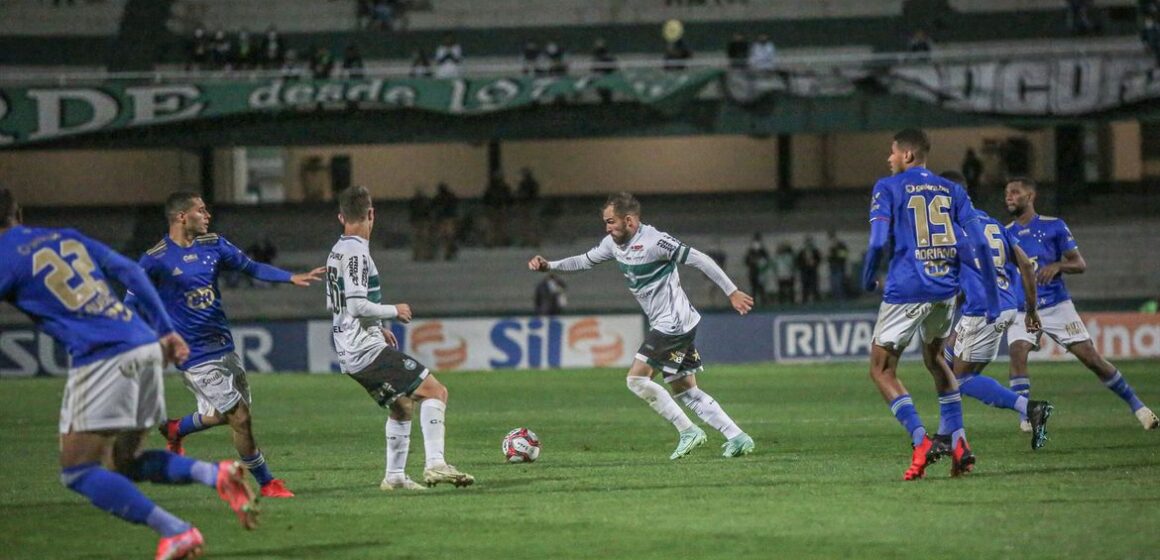 Série B: Cruzeiro derrota líder Coritiba