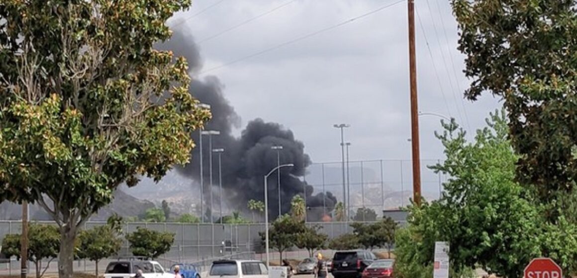 2021-10-11t210651z-683048770-rc2x7q93njo2-rtrmadp-3-california-crash Queda de avião provoca mortes e incêndio em duas casas na Califórnia