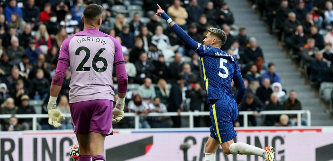 Inglês: com gol de Jorginho, Chelsea vence Newcastle e mantém ponta