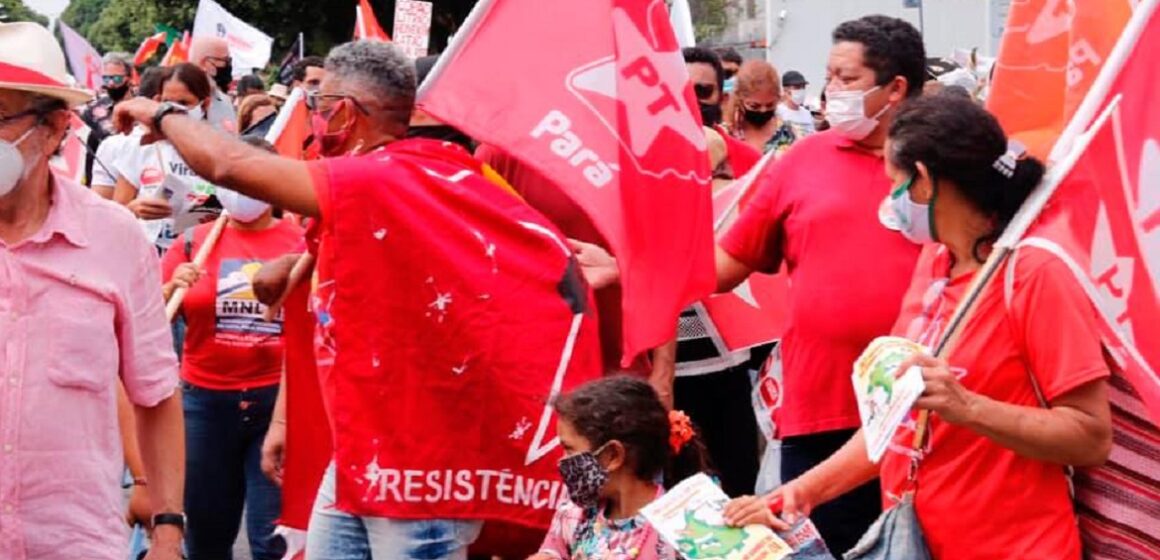 Beto Faro participa de manifestações contra Bolsonaro em Belém
