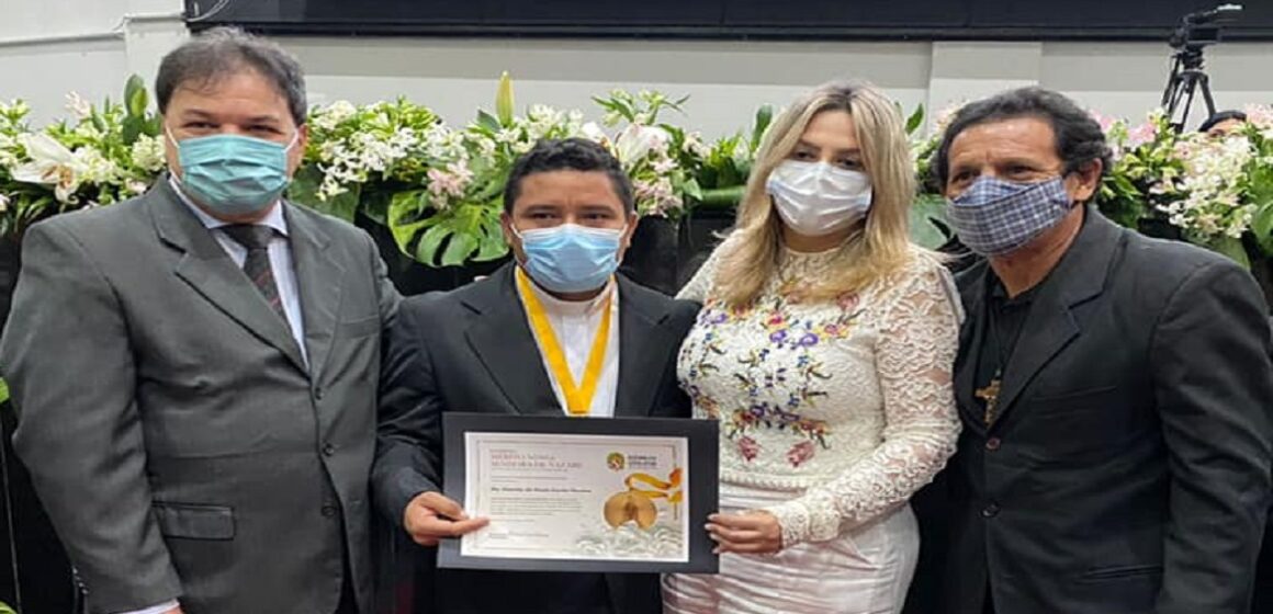 Cilene Couto entrega comenda Mérito Nossa Senhora de Nazaré na Alepa