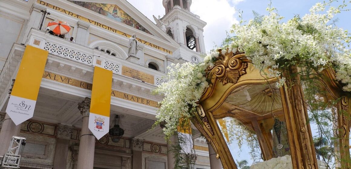 Cerca de 400 mil pessoas foram às ruas do centro de Belém em homenagem a Nossa Senhora