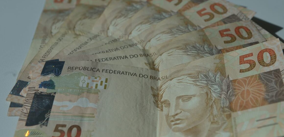 Inflação provoca alta de 14,2% na busca por crédito, aponta Serasa