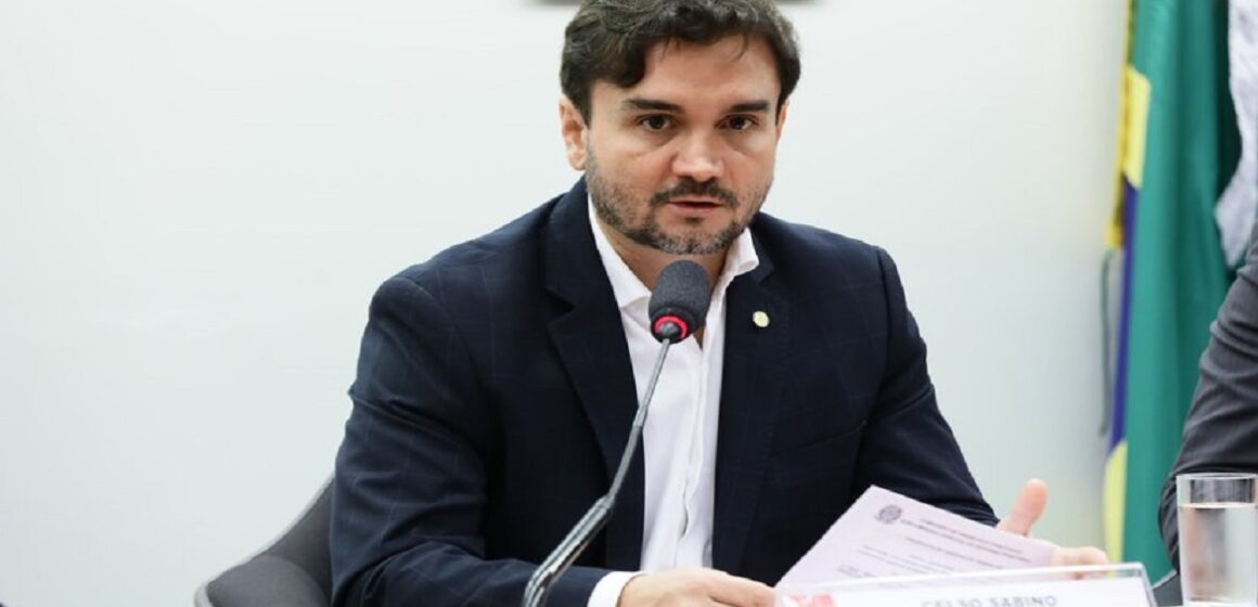 Celso Sabino vota a favor de menos impostos para o setor comercial e mais emprego para o brasileiro