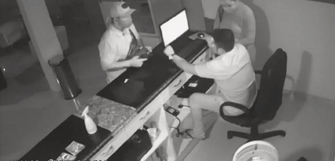 Câmeras de segurança registram assalto a hotel em São Brás