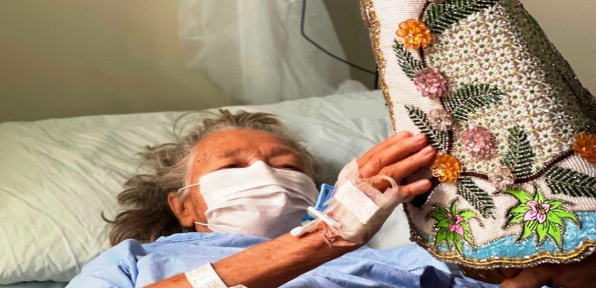 Emoção marca visita da imagem de Nossa Senhora de Nazaré a idosa de 89 anos em hospital do Pará