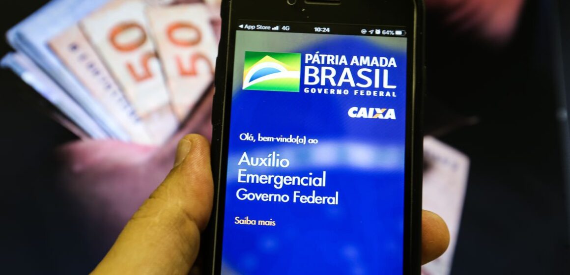 Saque do auxílio emergencial Governo notifica 627 mil pessoas a devolver auxílio emergencial