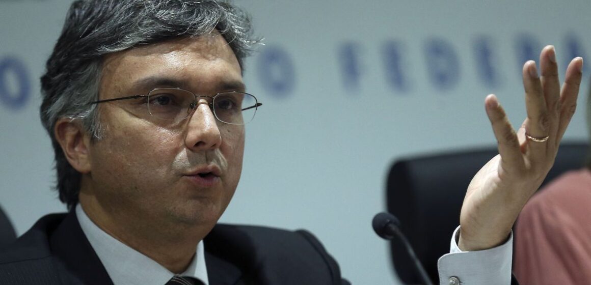 Novo secretário descarta Plano B para Auxílio Brasil de R$ 400