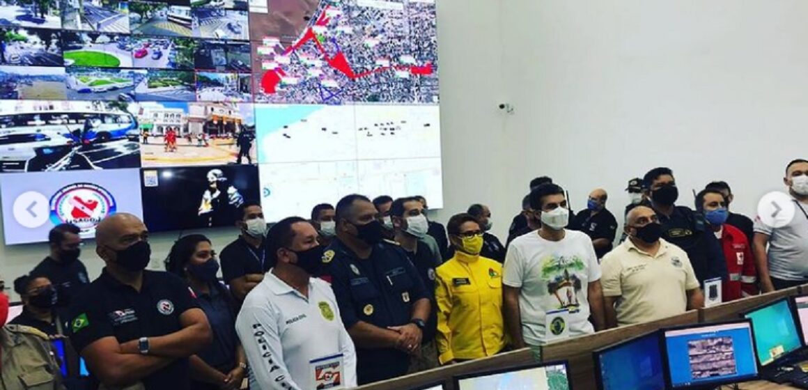 Jarbas Vasconcelos e Helder Barbalho visitam o Centro de Comando e Controle