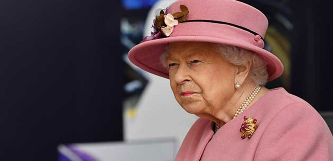Rainha Elizabeth é internada em hospital de Londres