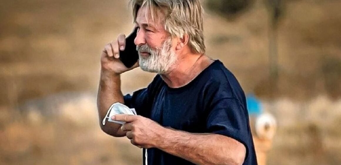 Alec Baldwin foi informado que arma era segura antes de disparo que matou Halyna Hutchins