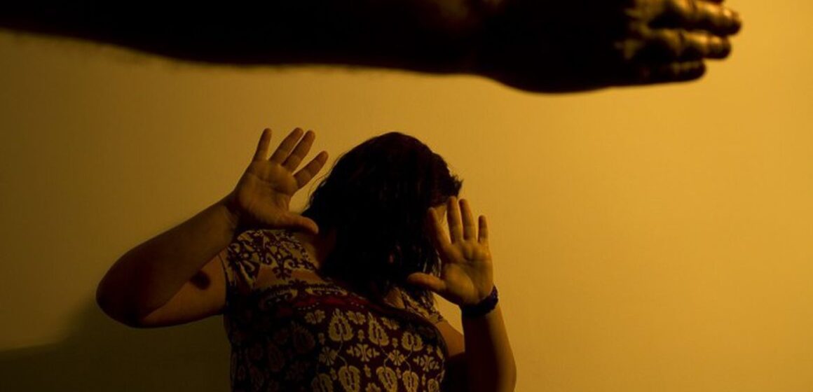 Após recusar sexo com homem de 44 anos, adolescente é esfaqueada