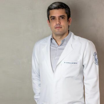 Neurologista palestra em Aula Magna, na Uronefro