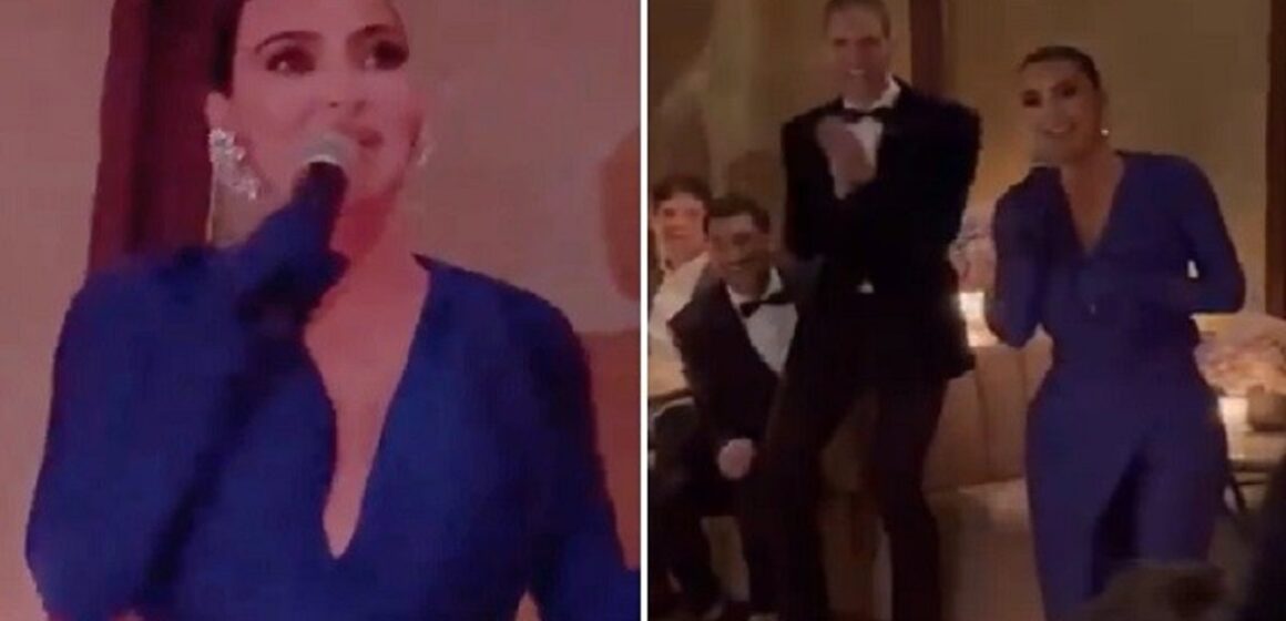 Kim Kardashian faz piadas sobre seus casamentos frustrados em brinde para união de amigos: “Não sei que conselho dar para você”