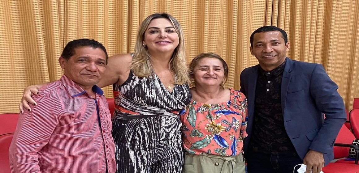 Cilene Couto visita a cidade de Água Azul do Norte