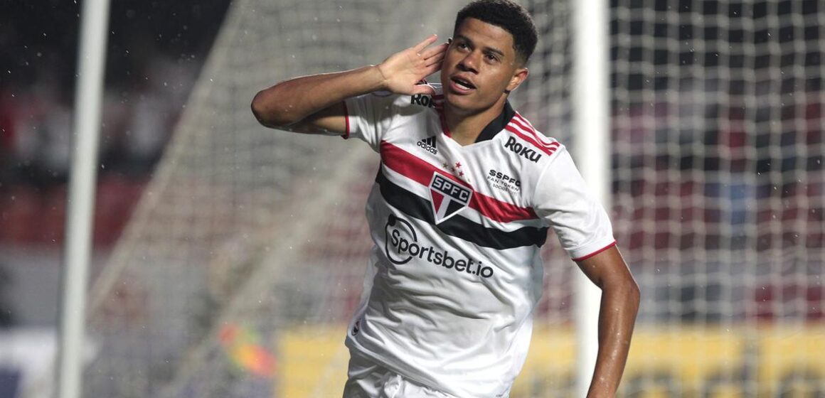 São Paulo vence Inter e mantém vivo o sonho de alcançar Libertadores