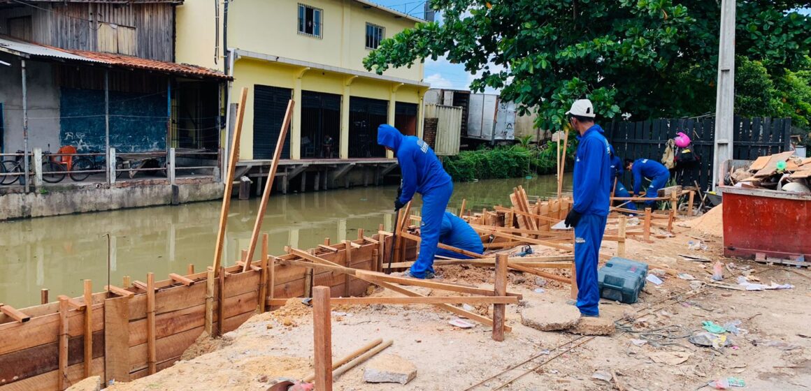 Seurb inicia manutenção de calçada no canal da Tamandaré