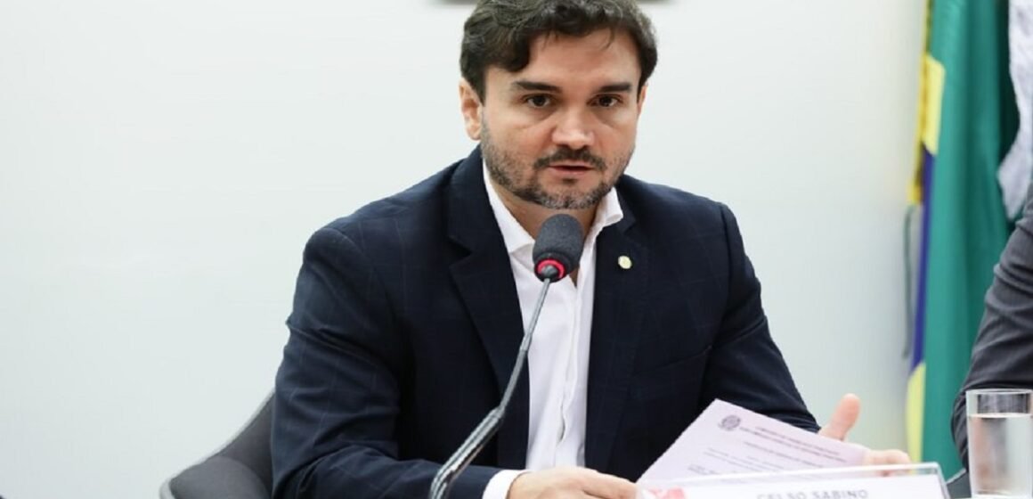 Celso Sabino vota a favor de MP que define critérios para Auxílio Brasil e Alimenta Brasil