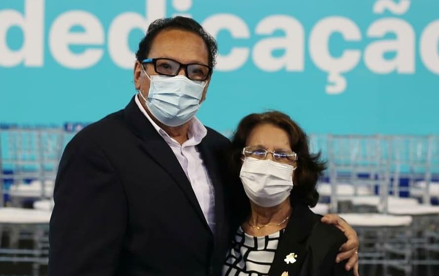 Dra. Nazaré Athayde recebeu um prêmio e reconhecimento pelos seus serviços prestados a saúde pública