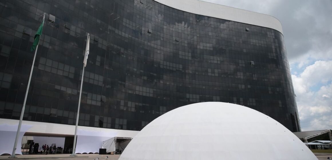 TSE antecipa vigência de assinatura eletrônica para criar partido