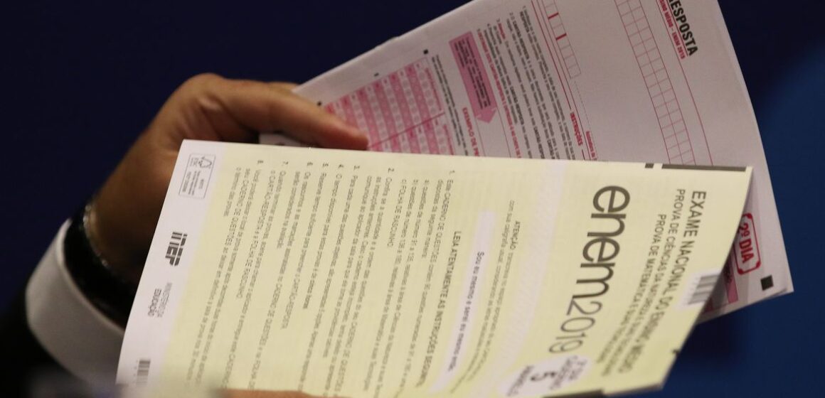 enen_2019_fcpzzb200120_abr_5717 “Invisibilidade e registro civil: garantia de acesso à cidadania no Brasil”, tema da redação do Enem 2021