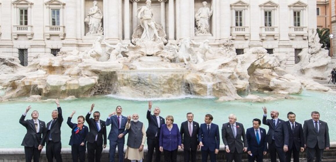 Bolsonaro não participa de foto de líderes do G20 na Fontana di Trevi