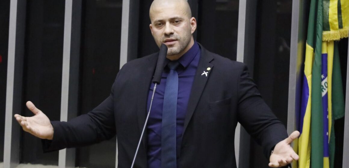 Alexandre de Moraes proíbe deputado Daniel Silveira de conceder entrevista