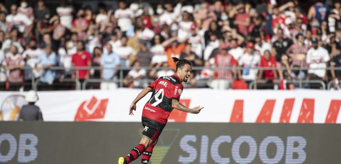 michael_flamengo Flamengo passeia no Morumbi e goleia São Paulo por 4 a 0 no Brasileiro