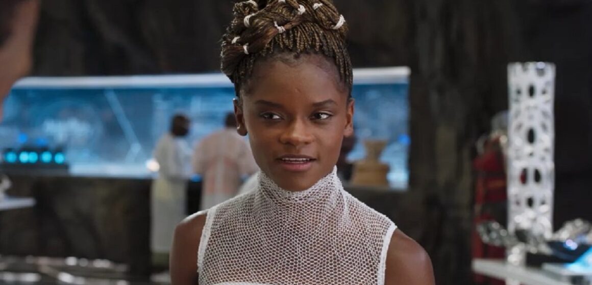 Recusa de atriz em se vacinar teria atrasado produção de ‘Pantera Negra 2’ e fãs fazem petição para retirá-la do papel