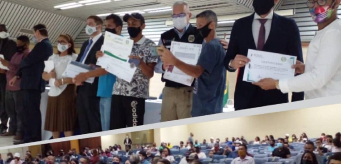 Seap e Fábrica Esperança entregam certificados de conclusão em cursos profissionalizantes