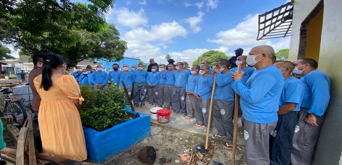 Seap: internos realizam ações de limpeza e conservação ambiental em cemitérios de Ananindeua