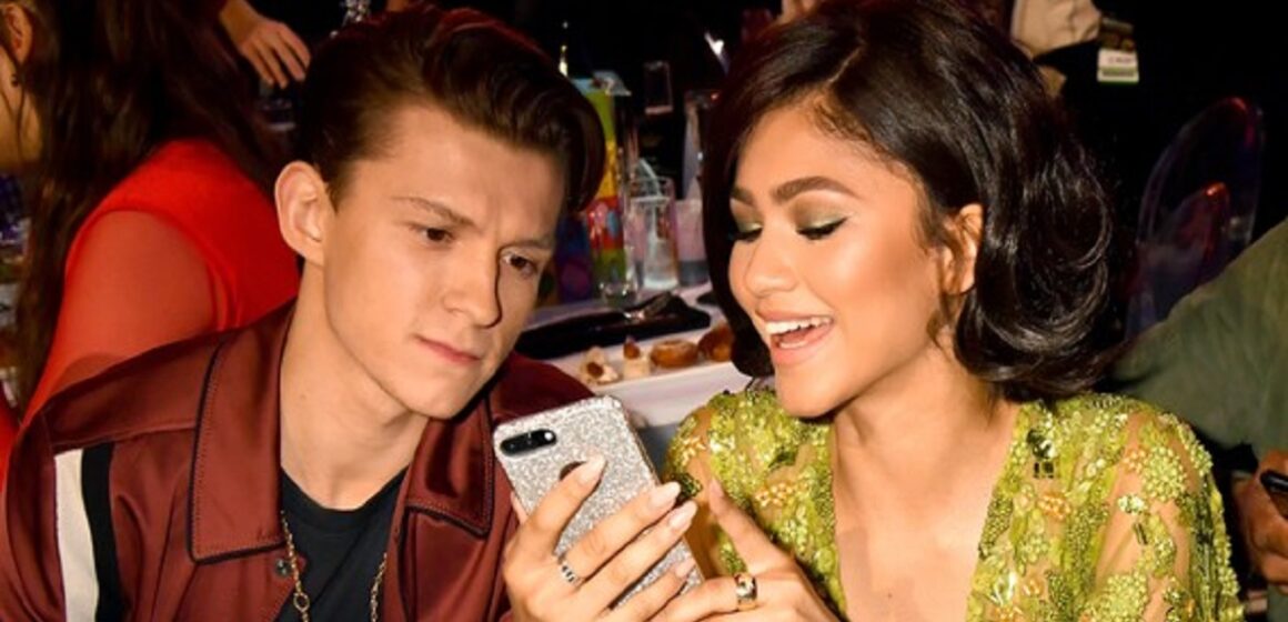 Zendaya e Tom Holland, casal de ‘Homem-Aranha’, falam de relacionamento deles e indicam que estão ‘apaixonados’