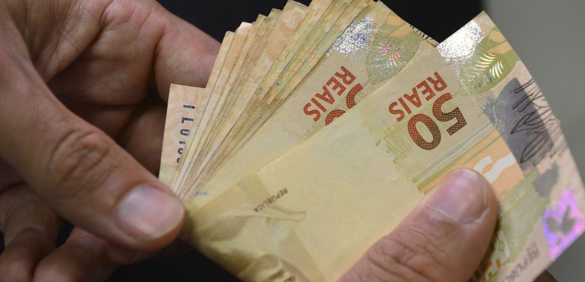 Mais de 2,7 milhões poderão sacar abono salarial a partir de abril