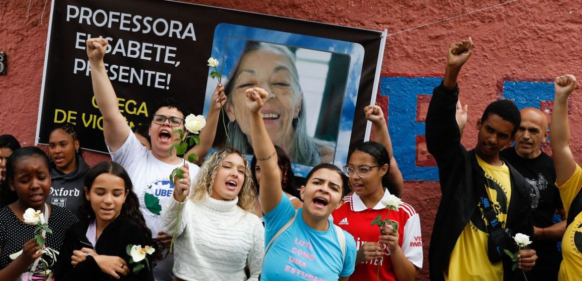Vigília homenageia vítimas de ataque em escola de São Paulo