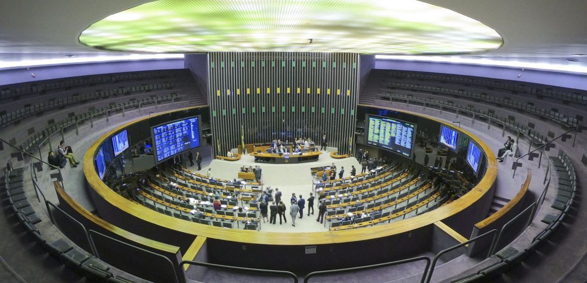 52196980349_e189b0a770_k (1) Projeto define como crime condicionar serviço público a ato sexual