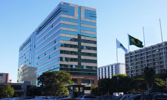 AGU deixa de recorrer em 1,9 milhão de processos