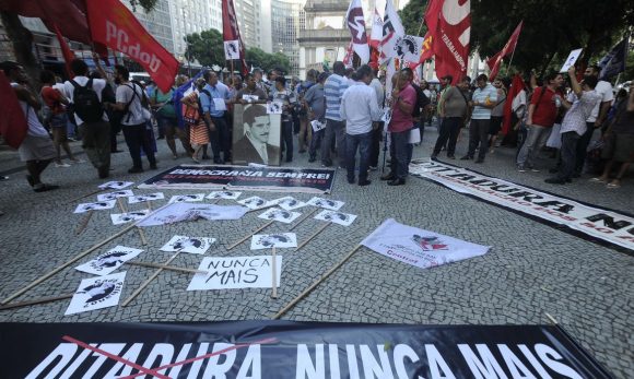 Historiadores explicam disputa de narrativas sobre ditadura militar