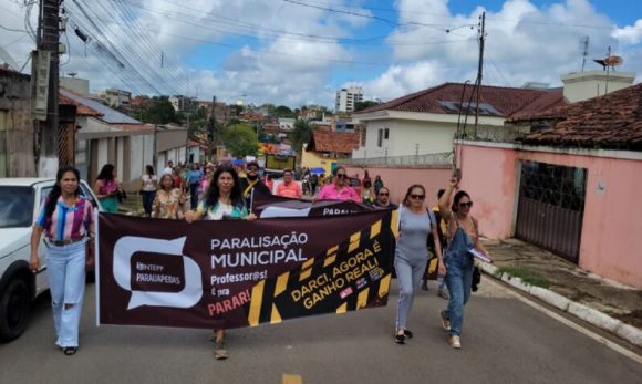 Servidores fazem manifestação em frente à prefeitura de Parauapebas após Darci não cumprir acordos