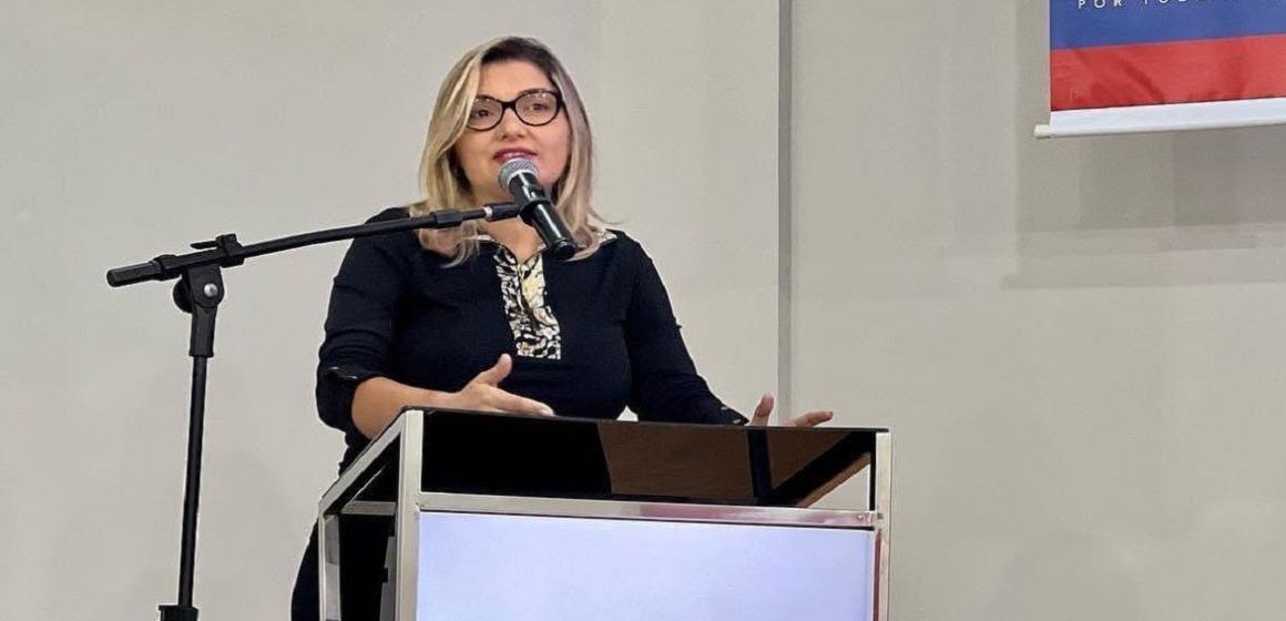 Luziane Solon participa de audiência pública